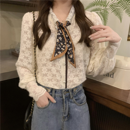 Real price! Korean retro interior lace top female design sense niche long sleeve scarf shirt