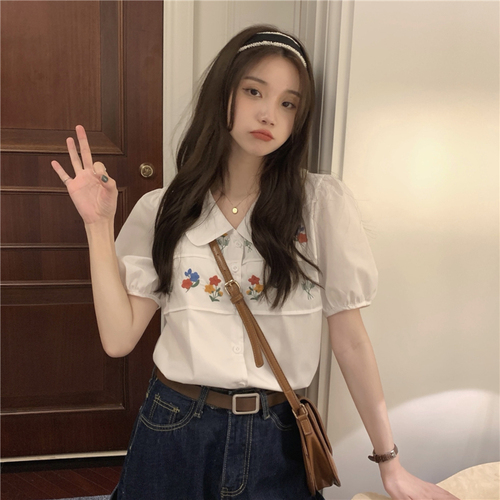 Real price! Korean white shirt women's design flower embroidery doll neck loose short sleeve shirt