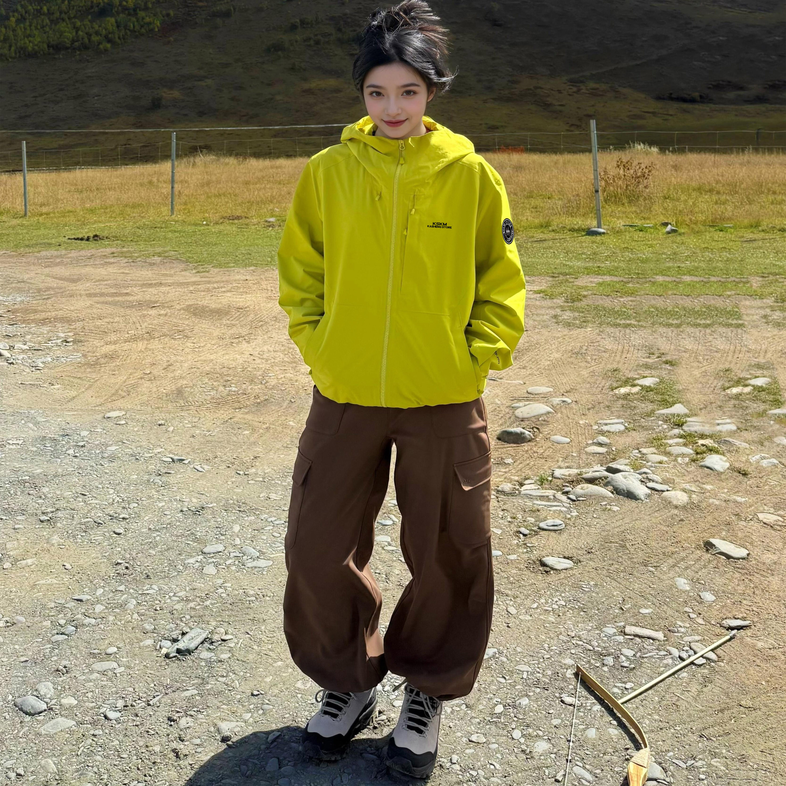 卡盛黄绿色冲锋衣款外套