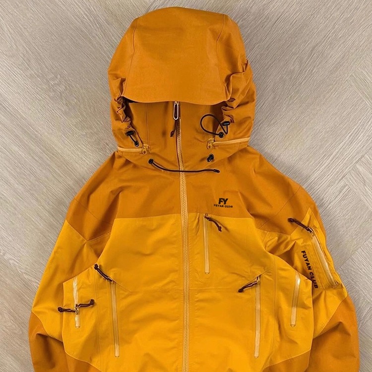 卡盛橙色拼接冲锋衣款外套