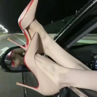 侧空法式 2024春秋新款 小众设计感 女细跟高跟单鞋 裸色漆皮高跟鞋