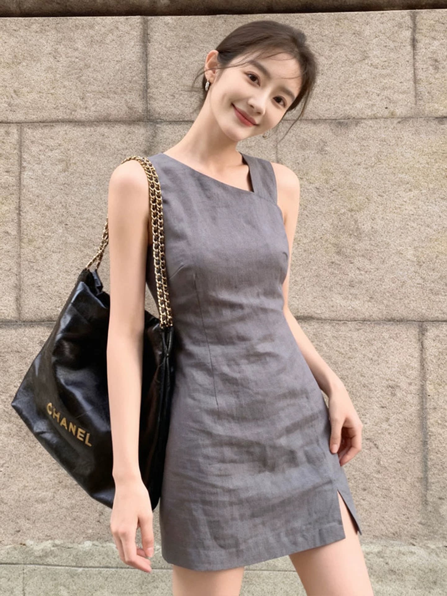 法式灰色无袖背心连衣裙子女夏季2026超火新款小个子收腰包臀短裙