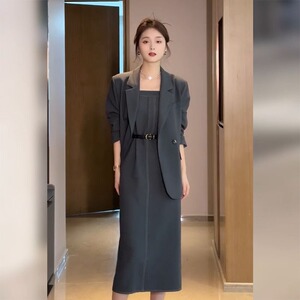 春秋季新款大码胖mm200斤宽松遮肚灰色西装吊带连衣裙两件套装女