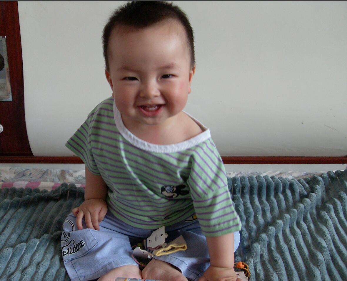 刺绣短袖体恤百搭圆领刺绣米奇