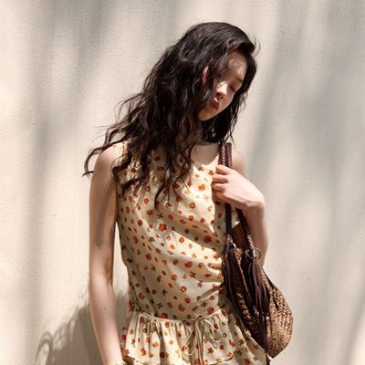 夏季纯棉轻薄斜肩收腰印花上衣