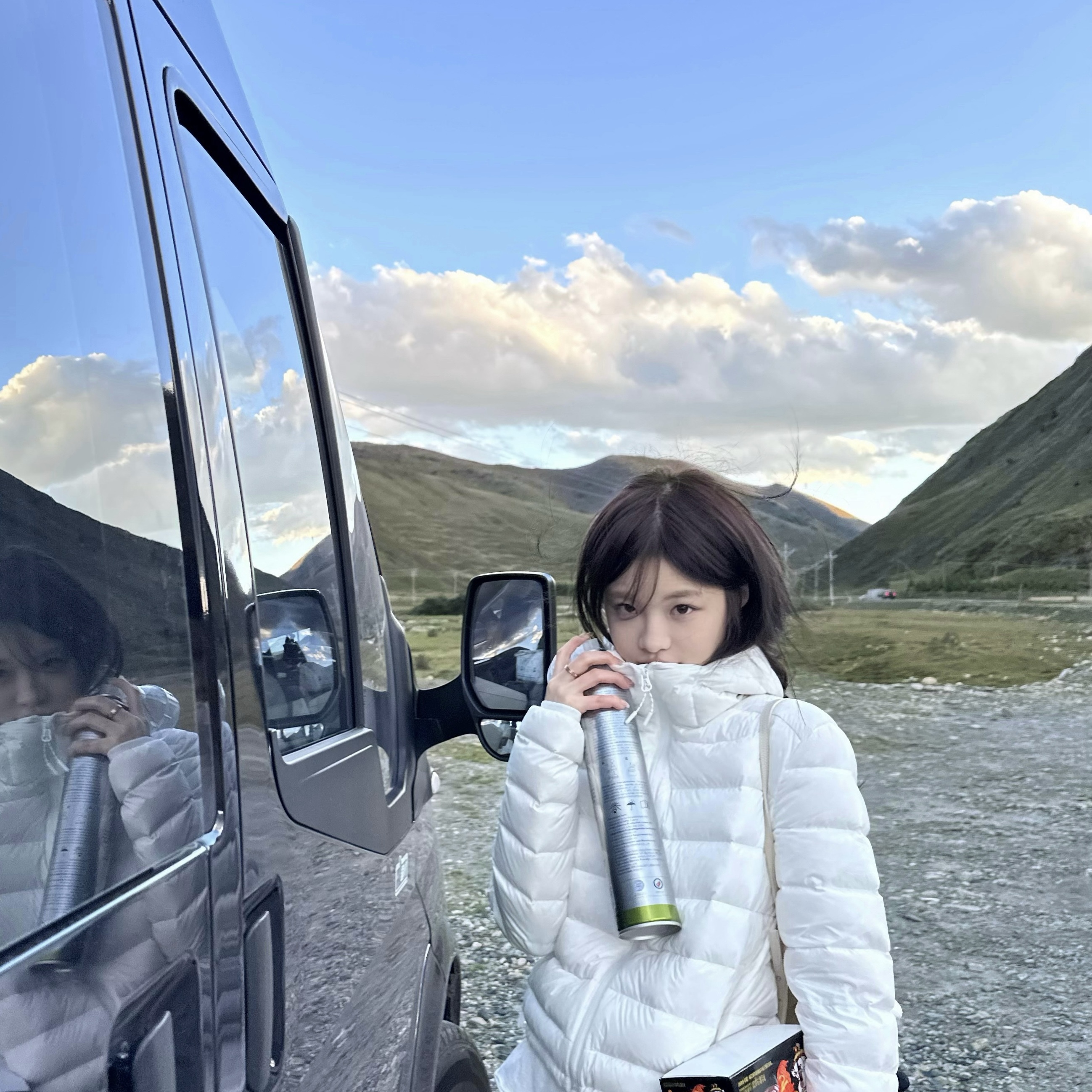 2025冬季新款小火炉90白鸭绒轻薄外套女短款连帽白色排骨羽绒服