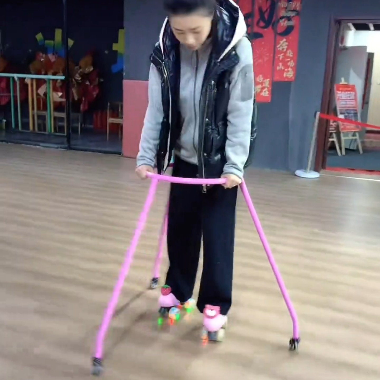 轮滑助学器防摔神器护具旱冰辅助器学轮滑溜冰架直排双排溜冰鞋