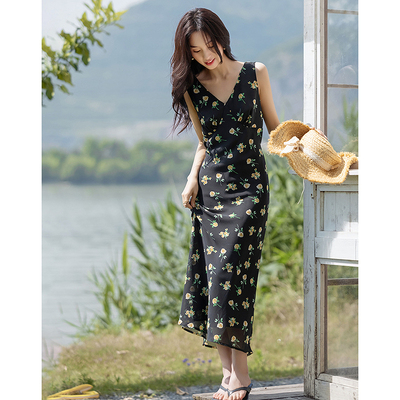 德玛纳法式复古碎花连衣裙女25夏季新款气质V领无袖修身鱼尾长裙