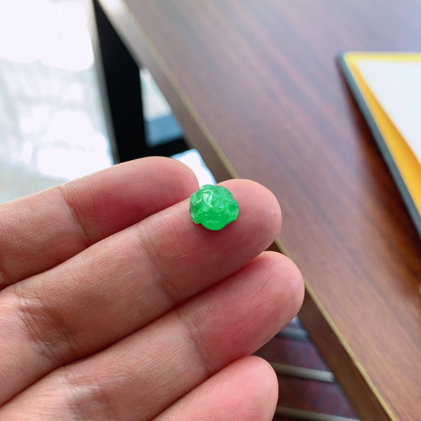 70777缅甸天然翡翠甜阳绿小金蝉10×8.7×3.7