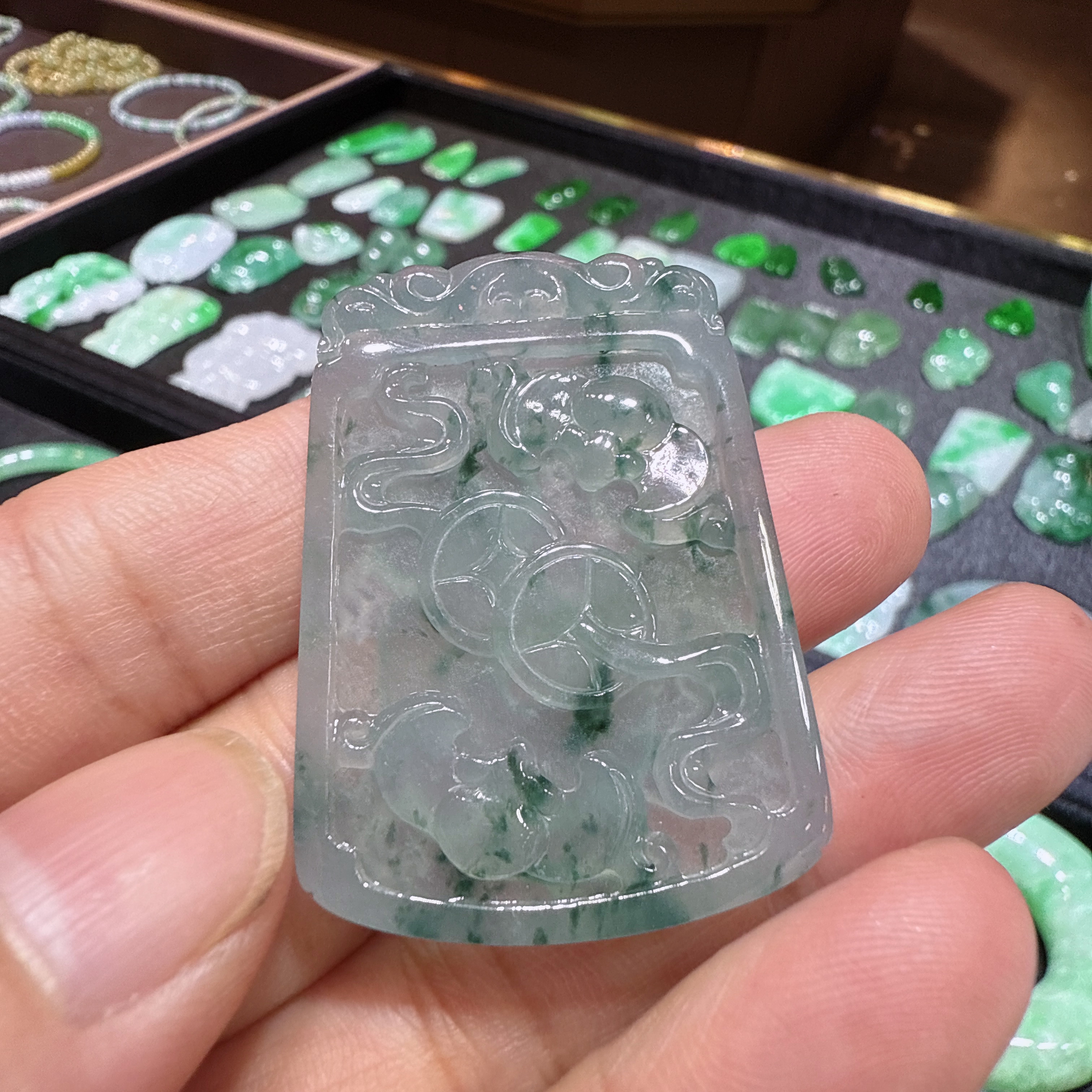 缅甸天然翡翠A货冰种飘花吊牌缅甸翡翠