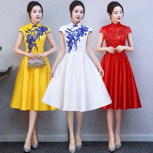 白色旗袍2022新款青花瓷迎宾