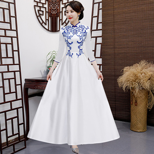 长袖大摆白色青花瓷长款旗袍礼仪服迎宾小姐服装酒店演出服颁奖服