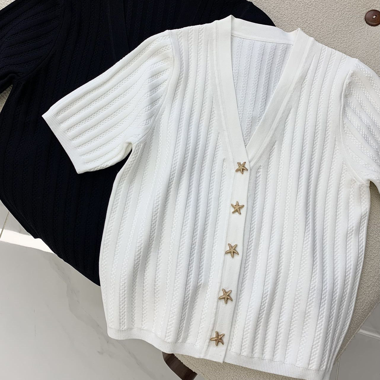 高品质女士法式优雅罗纹V领中袖针织开衫春夏镂空收腰小短款