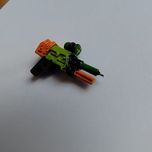 蜂医激素枪手办模型三角洲行动危险物质回血枪人仔配件玩具威龙