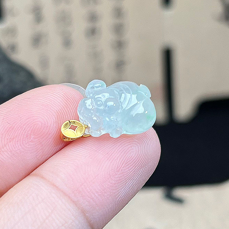 缅甸冰种A货翡翠小狗吊坠18K挂件