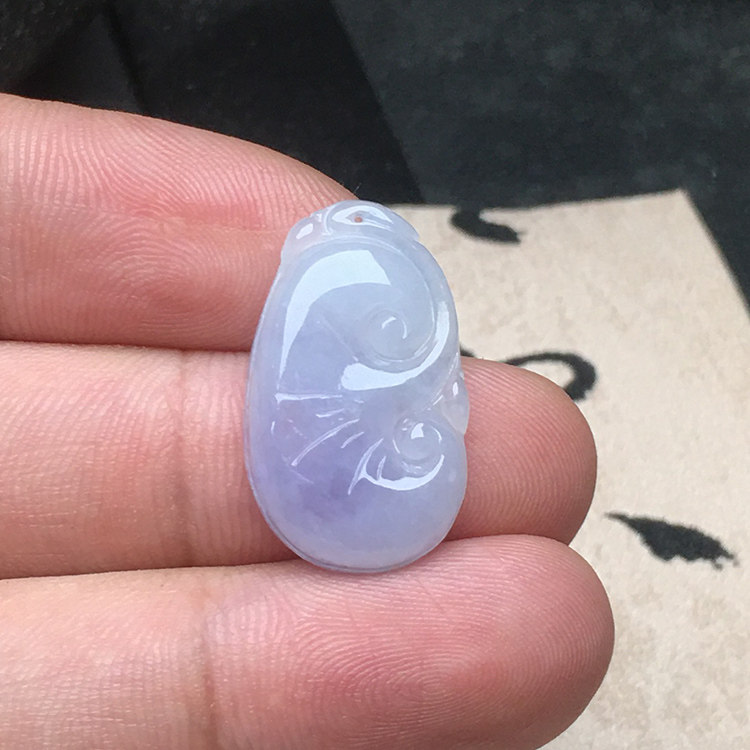 玉石寨A货翡翠吊坠紫罗兰如意