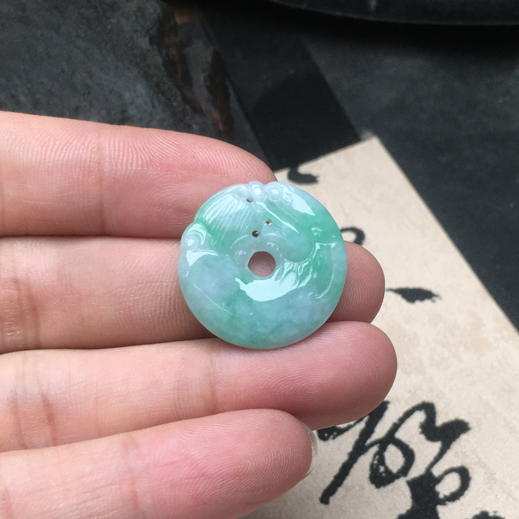 玉石寨A货翡翠龙勾送证