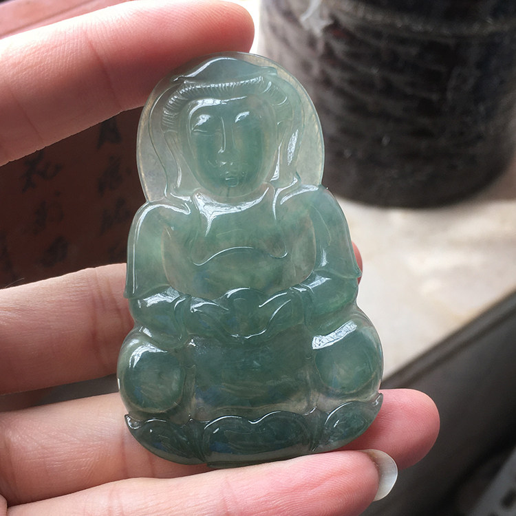 玉石寨A货A货翡翠油绿观音挂坠