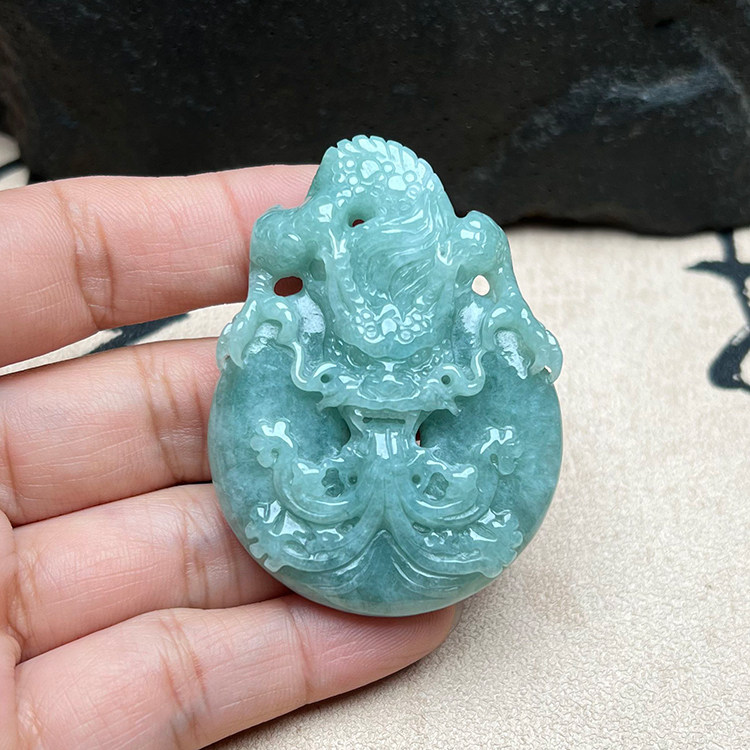 天然翡翠A货冰糯满绿生肖龙吊坠