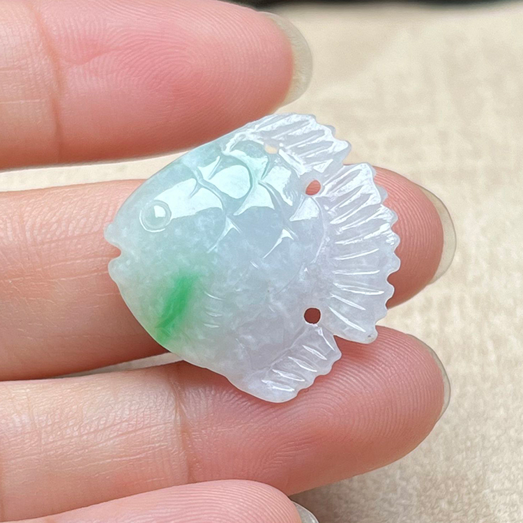 天然翡翠A货年年有余吊坠缅甸玉石冰糯种飘阳绿鱼形挂件颈饰小鱼