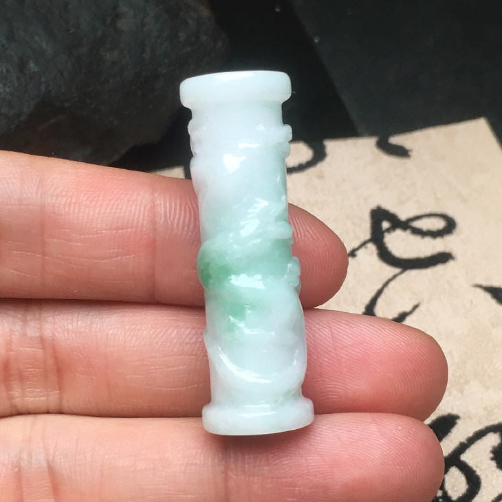 飘花龙柱玉石寨A货翡翠挂坠