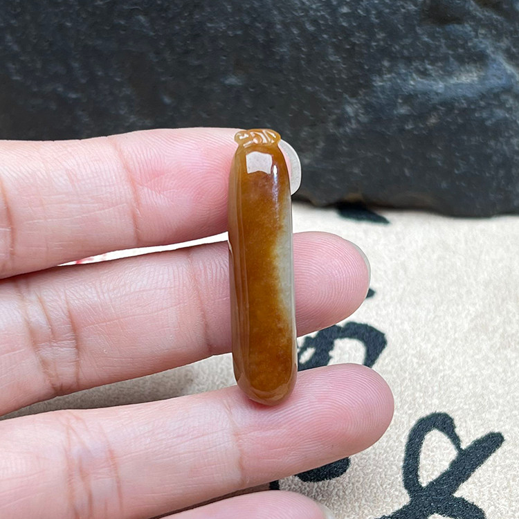 缅甸A货冰糯红翡翠福瓜吊坠