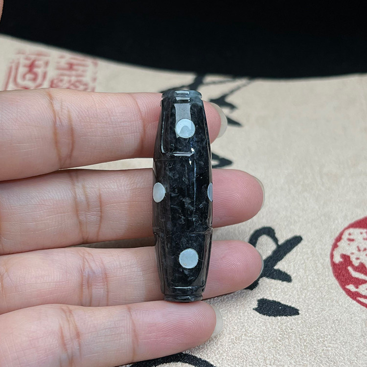 乌鸡种缅甸翡翠A货九眼天珠吊坠正品手工雕刻本命玉挂件一图一物