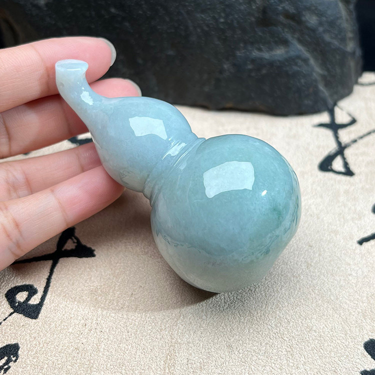 缅甸A货冰糯飘蓝花翡翠葫芦把件