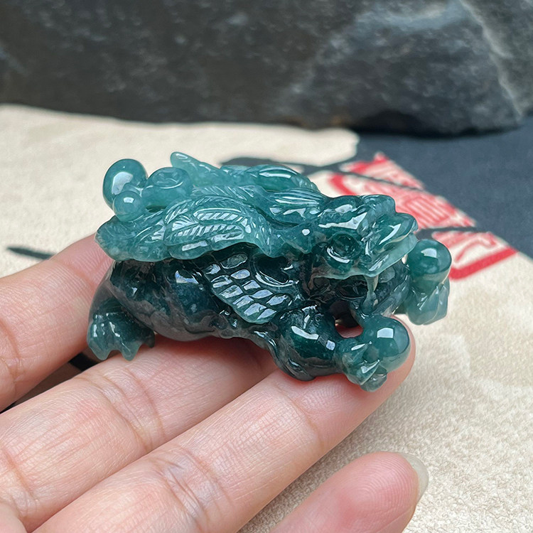 危地马拉天翡翠A货精雕翅膀貔貅