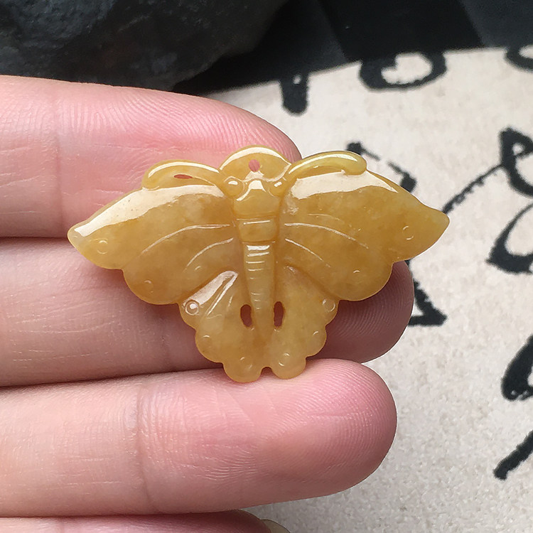 玉石寨A货翡翠蝴蝶吊坠