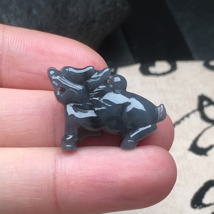 玉石乌鸡种翡翠麒麟吊坠缅甸保真