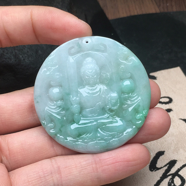 冰糯种吊坠观音吊坠翡翠不动尊