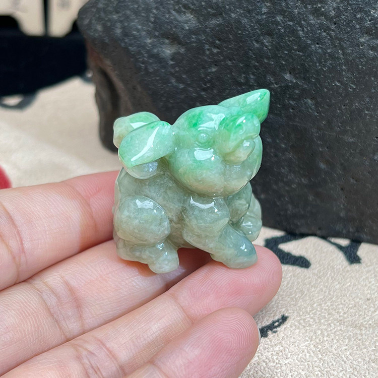 天然缅甸翡翠A货立体生肖小猪