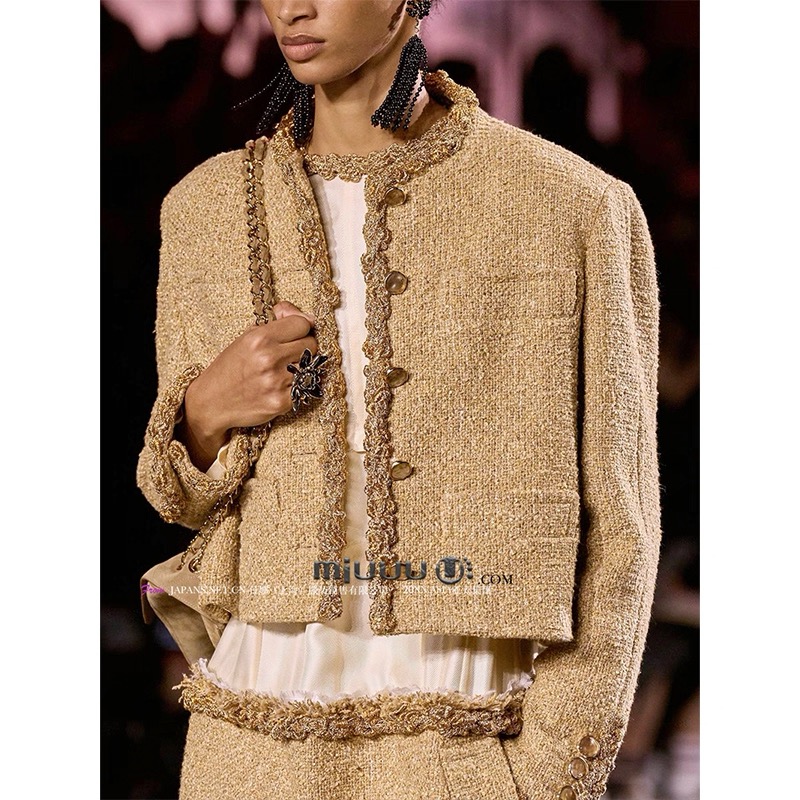 日娜高奢20XXASIA BUYER 10 yop 金丝珠片装饰小众设计高智风外套