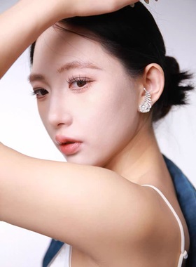 日娜亞太【高奢限SV20XX.ASIA耳环权志龙短外套针织衫裤子羽绒服