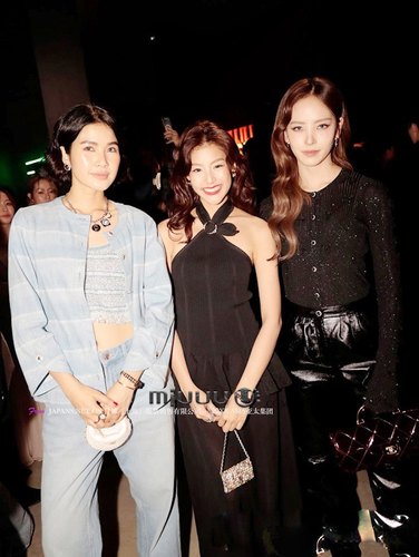 日娜高奢20XXASIA BUYER 12 ika 镶钻纽扣条纹渐变牛仔外套女上衣