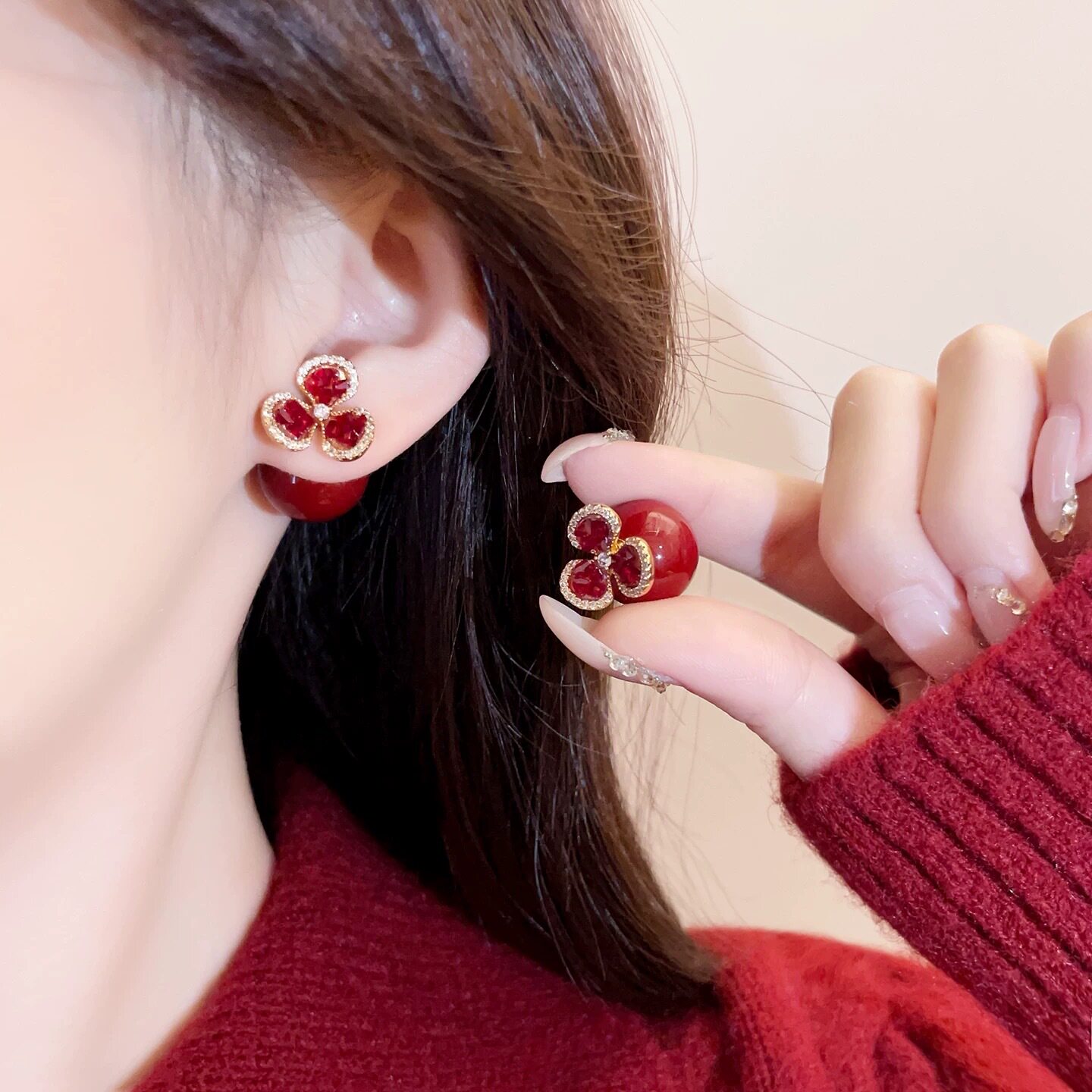 红色锆石三叶草珍珠耳环2025年新款轻奢高级感耳钉独特设计感耳饰