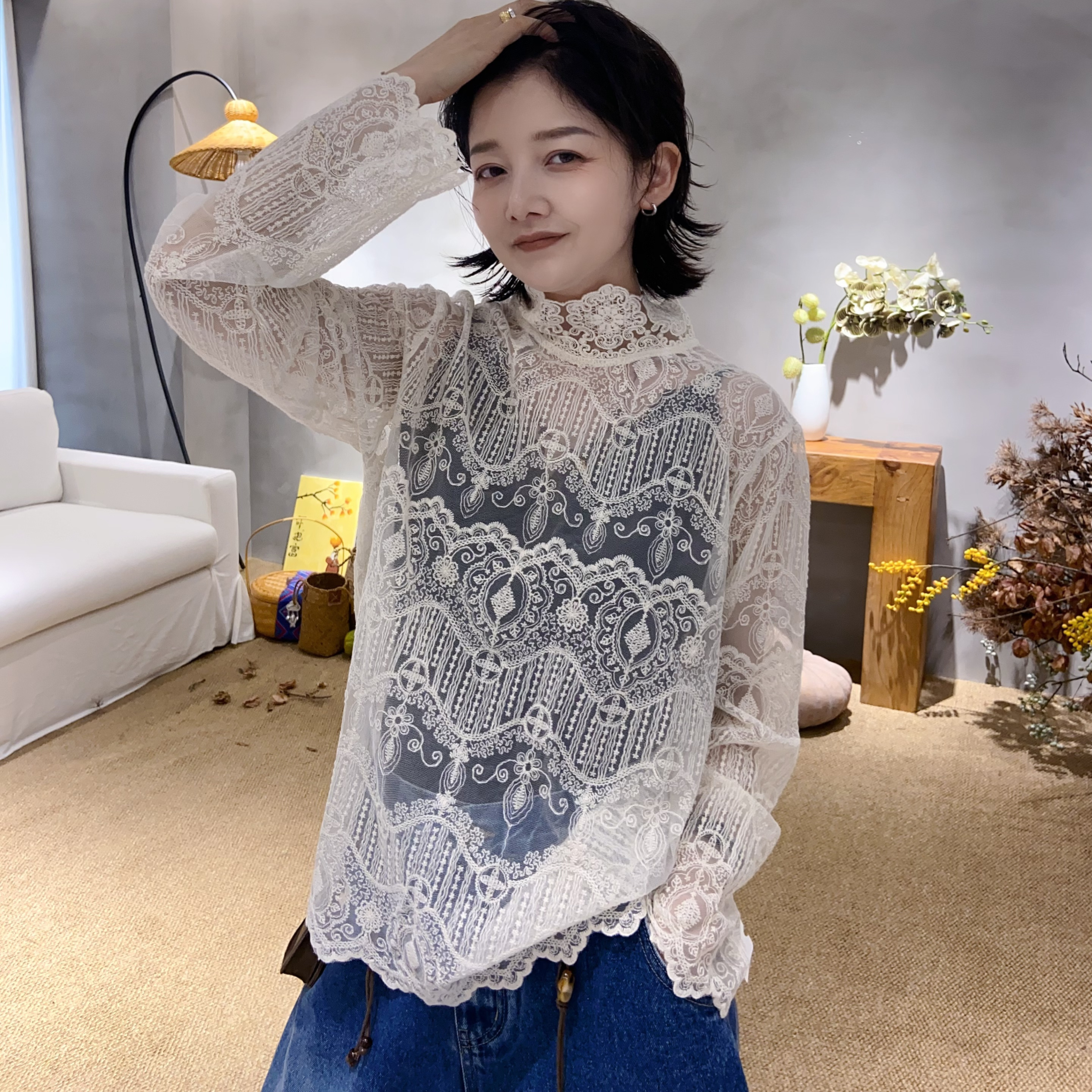 DD STY【秋款上新】小众设计半高领及扣款钩针蕾丝上衣 7721