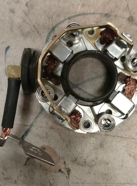 21款长安CS75的启动马达碳刷架QD12104