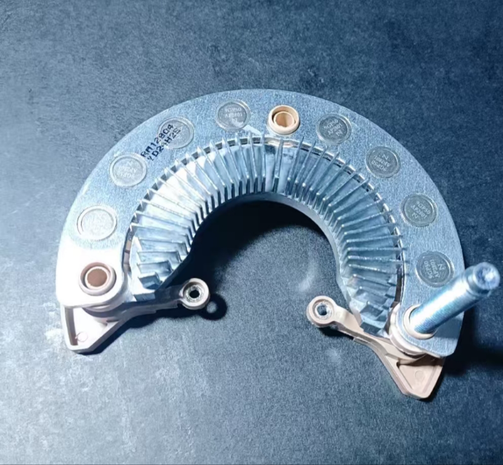 英菲尼迪VQ35发电机整流桥8管M8螺丝23100  EG010