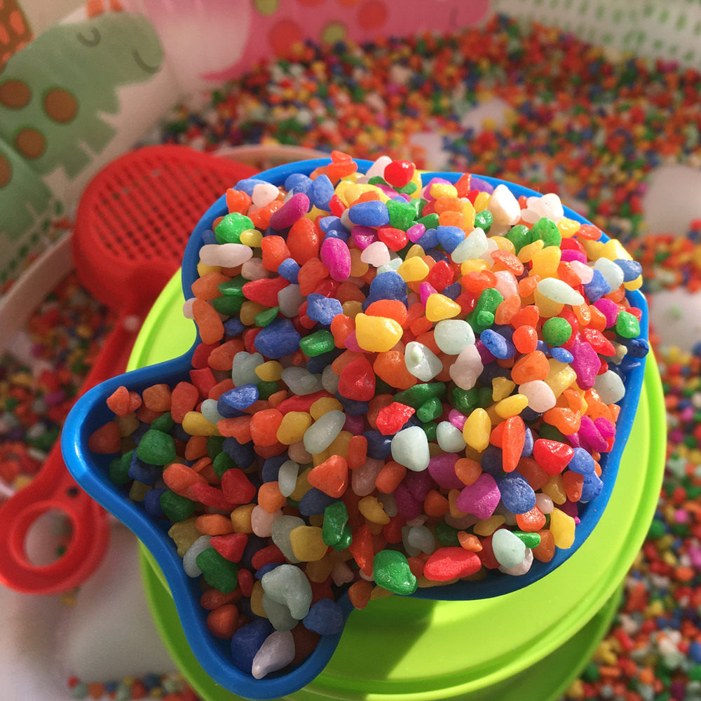 儿童玩具沙子五彩彩虹石沙子玩沙石代替决明子塑料沙滩玩具广场在类目 玩具/童车/益智/积木/模型, 游泳池/戏水玩具, 戏水/玩沙玩具中 - 来自Buy2taobao.com提供专业的淘宝代购服务