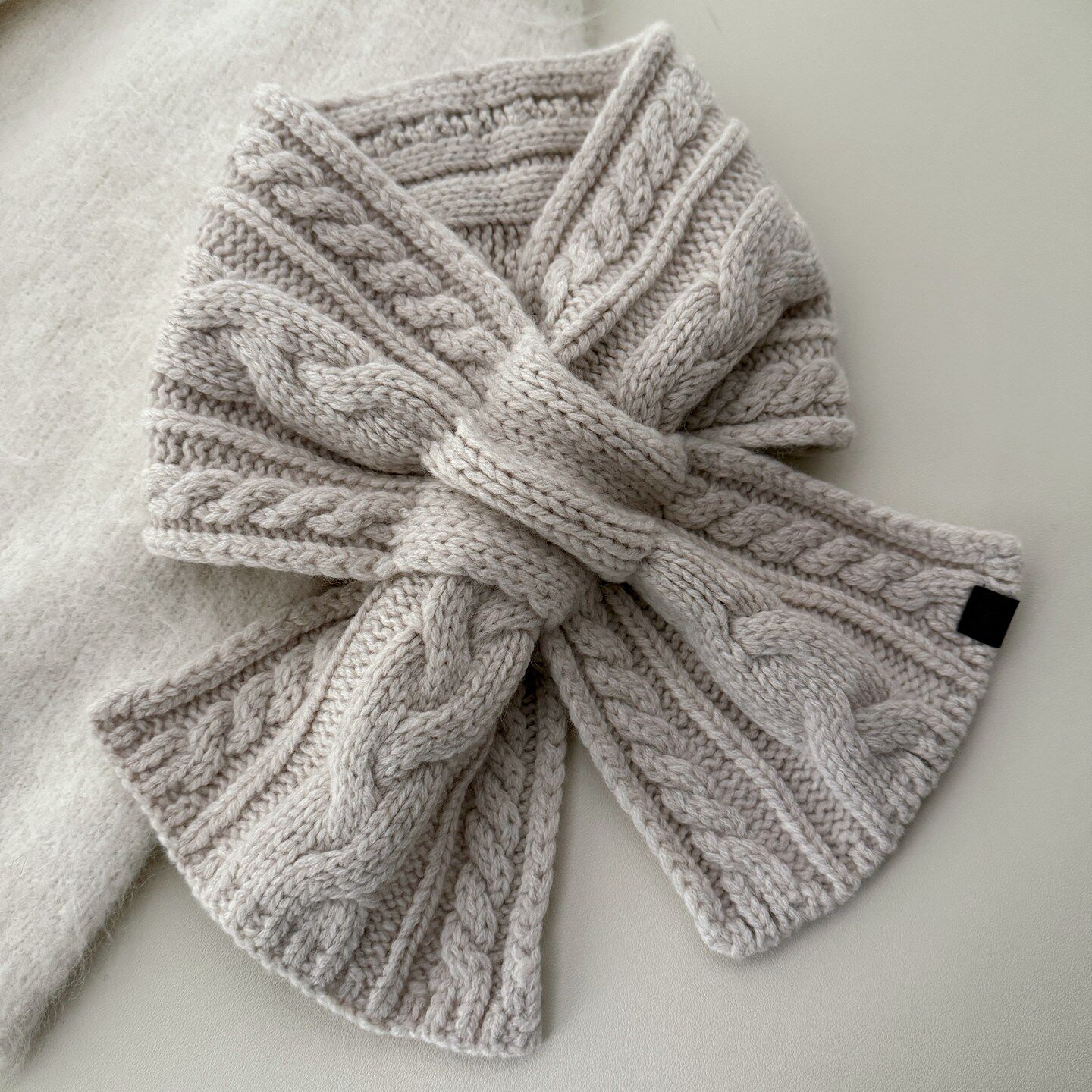 简约懒人穿孔交叉围巾女短款100%纯羊毛针织保暖围脖男女秋冬不扎