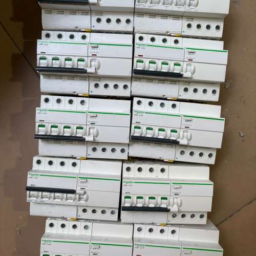 漏电保护器，型号iC65N，4P D32A，20只。原