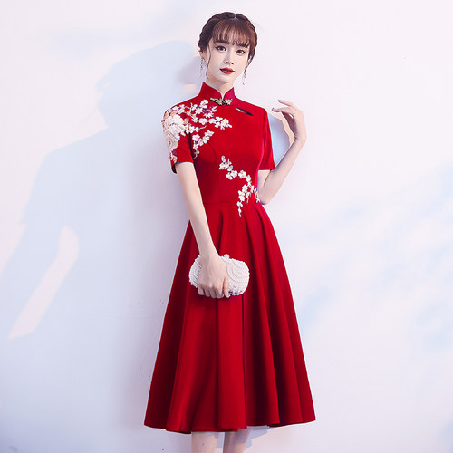 新娘敬酒中国风回门红色婚宴礼服