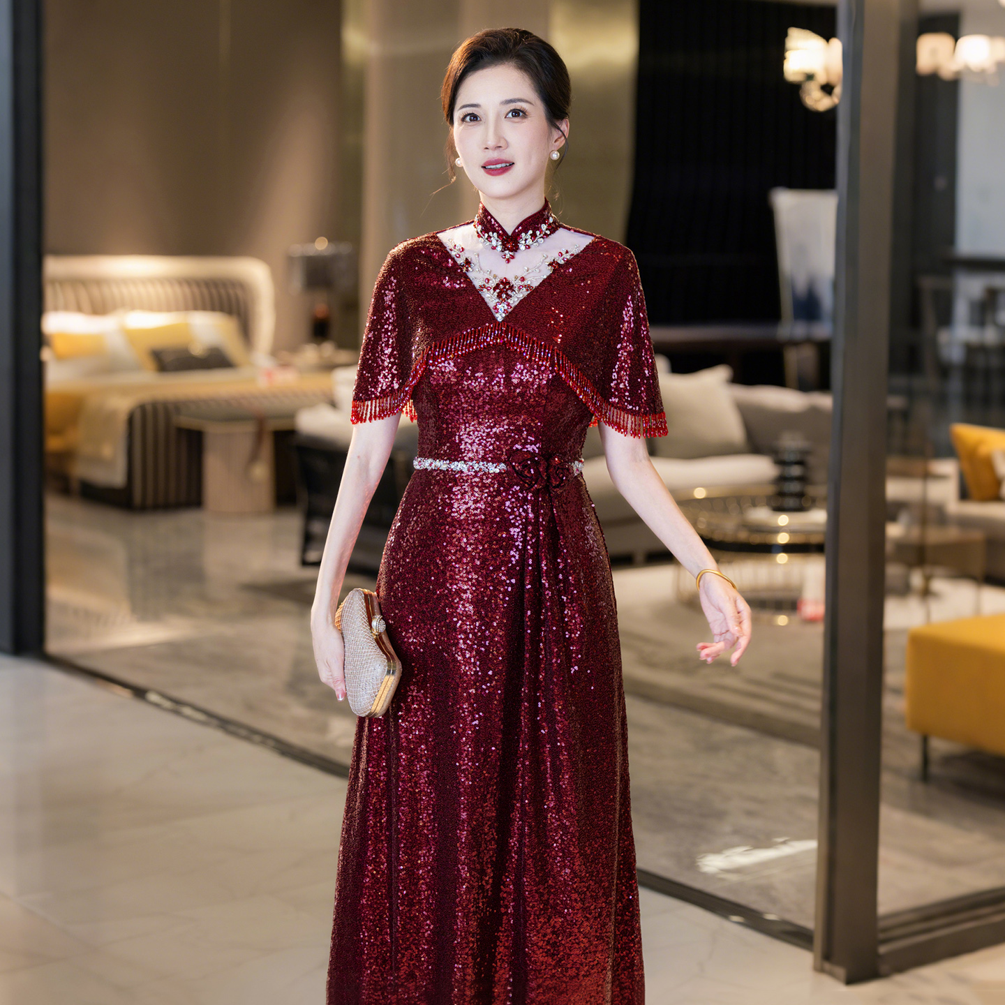 酒红色亮片妈妈婚礼晚礼服女轻奢高级感高贵年轻中式喜婆婆婚宴装