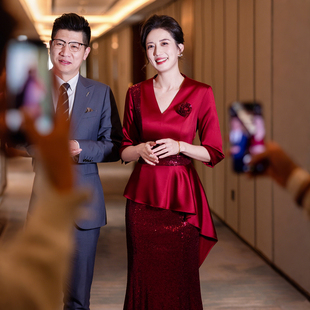 红色喜婆婆婚宴装高贵洋气小个子年轻妈妈装婚礼晚礼服女高级感