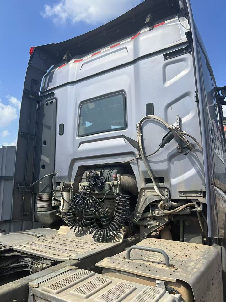 11月26日南宁车牌号：桂NB9668豪沃牌重型半挂牵引车一辆网络拍卖公告