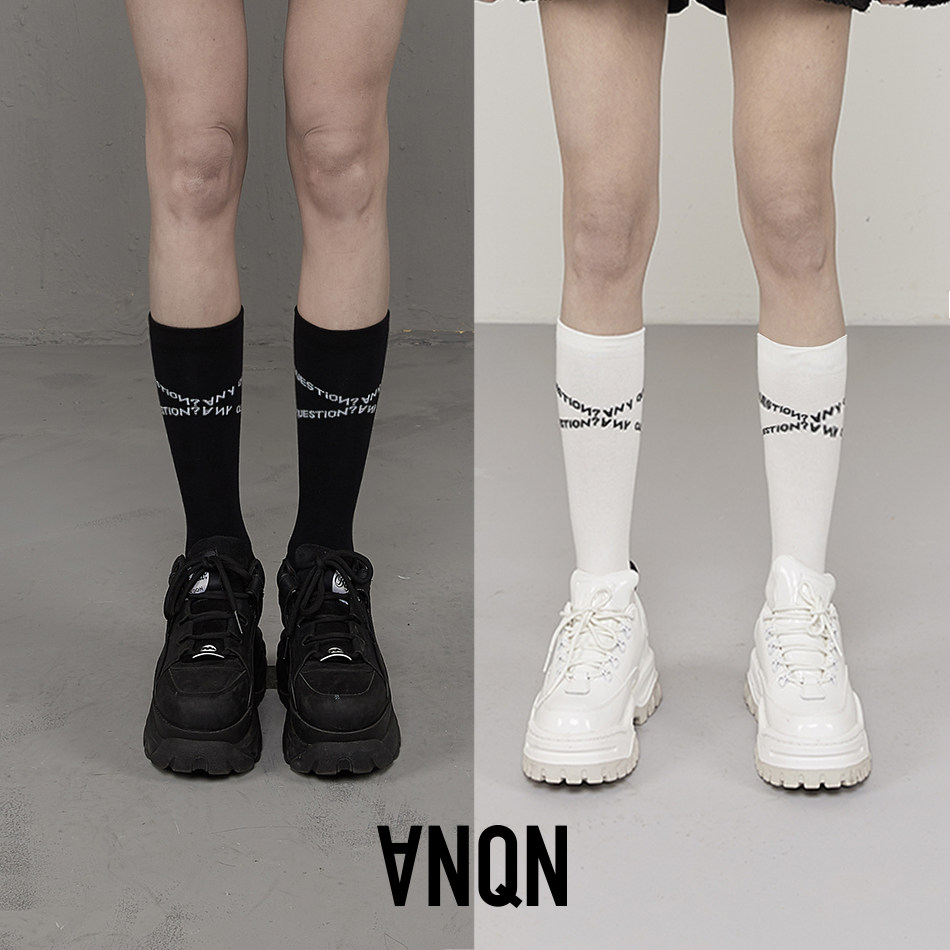 anyquestion?/黑白两色 字母交叉百搭小腿袜