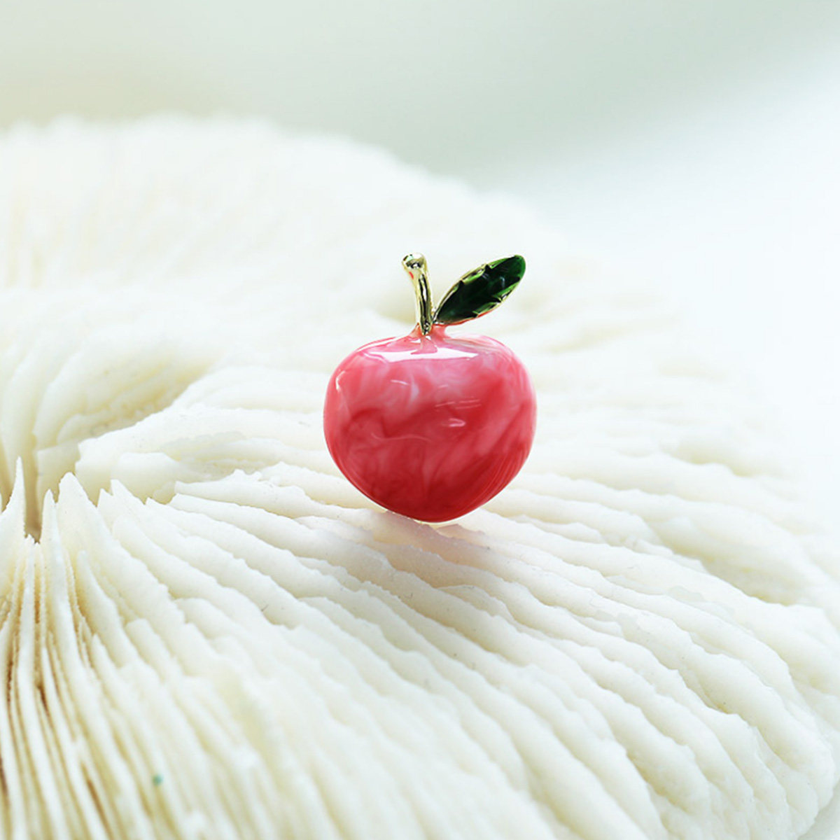 紫罗兰小桃小香风胸针高档女生日礼物潮别针丝巾扣裤腰收紧神器,饰品/流行首饰/时尚饰品新,胸针,淘宝优惠券,粉丝福利购,淘宝优惠卷