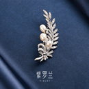 紫罗兰正版 高档精致潮胸花别针配饰生日礼物 羽珠珍珠胸针女时尚